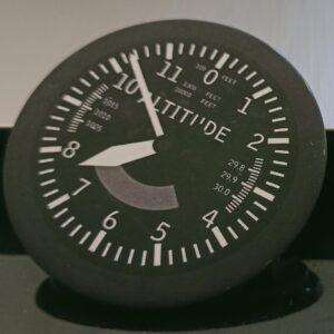 Image of Pin-Badge Altimeter Black and White