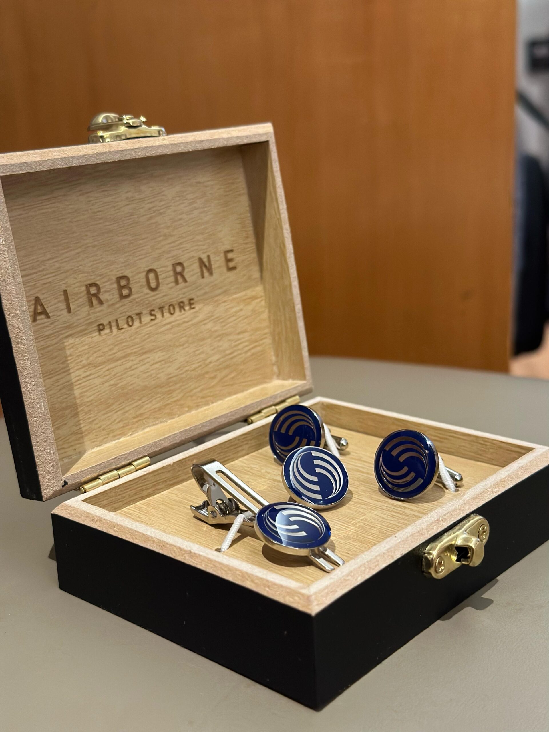 Airbus Gift Set in room