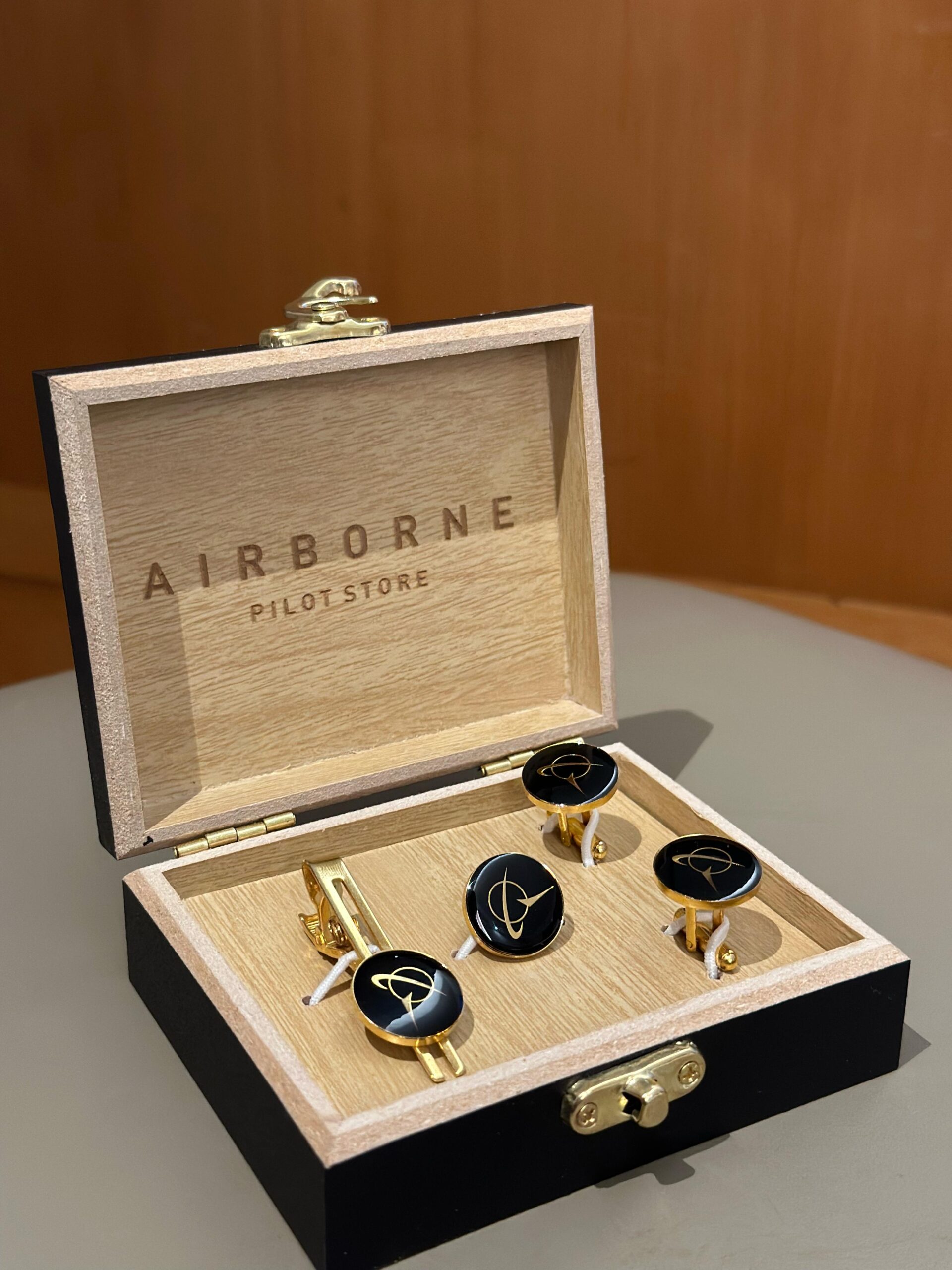 Boeing Gift Set in room