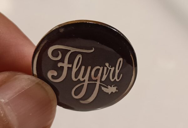 Flygirl Lapelpin handheld Maroon