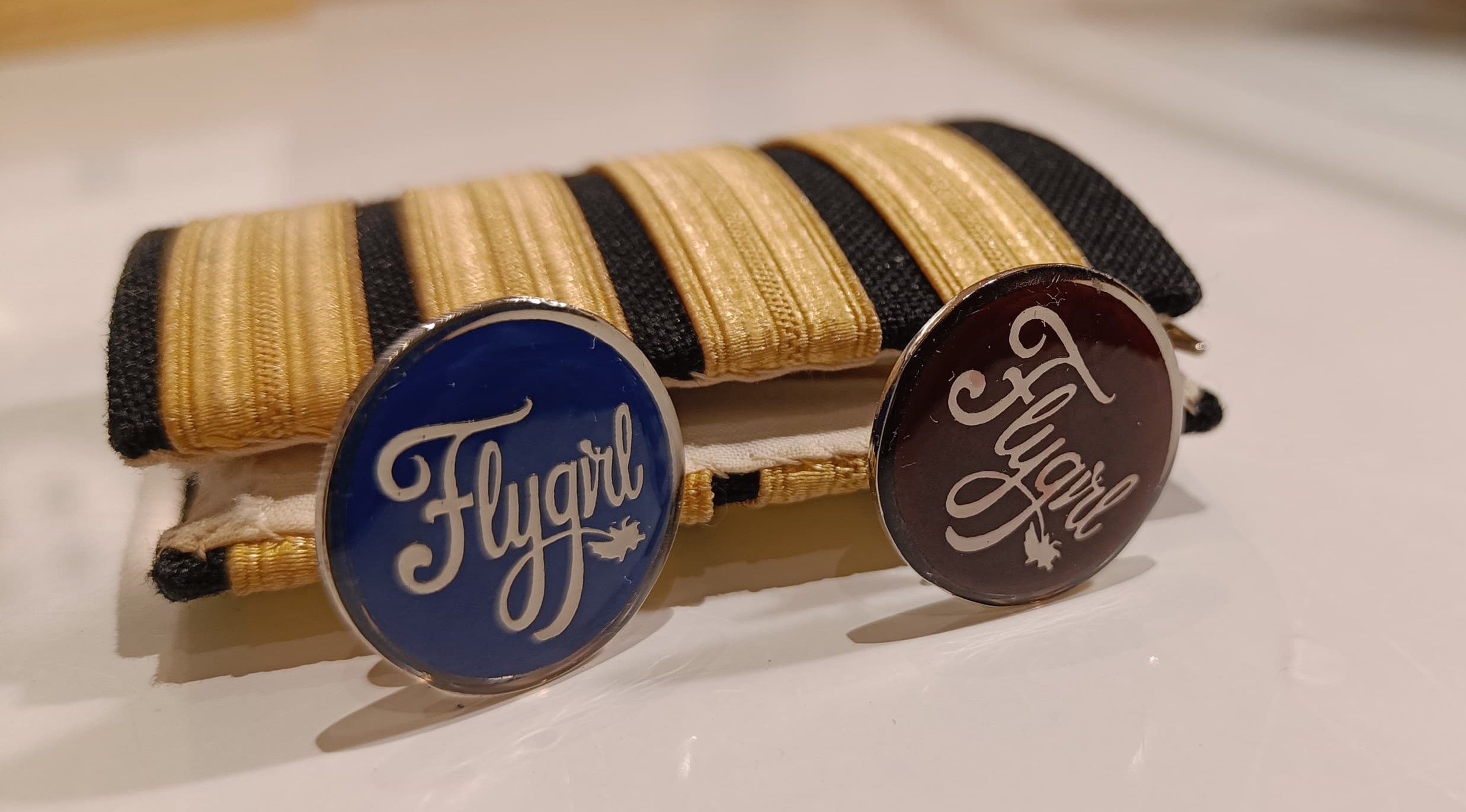 Flygirl Lapelpin with Capt Stripes Blue Maroon